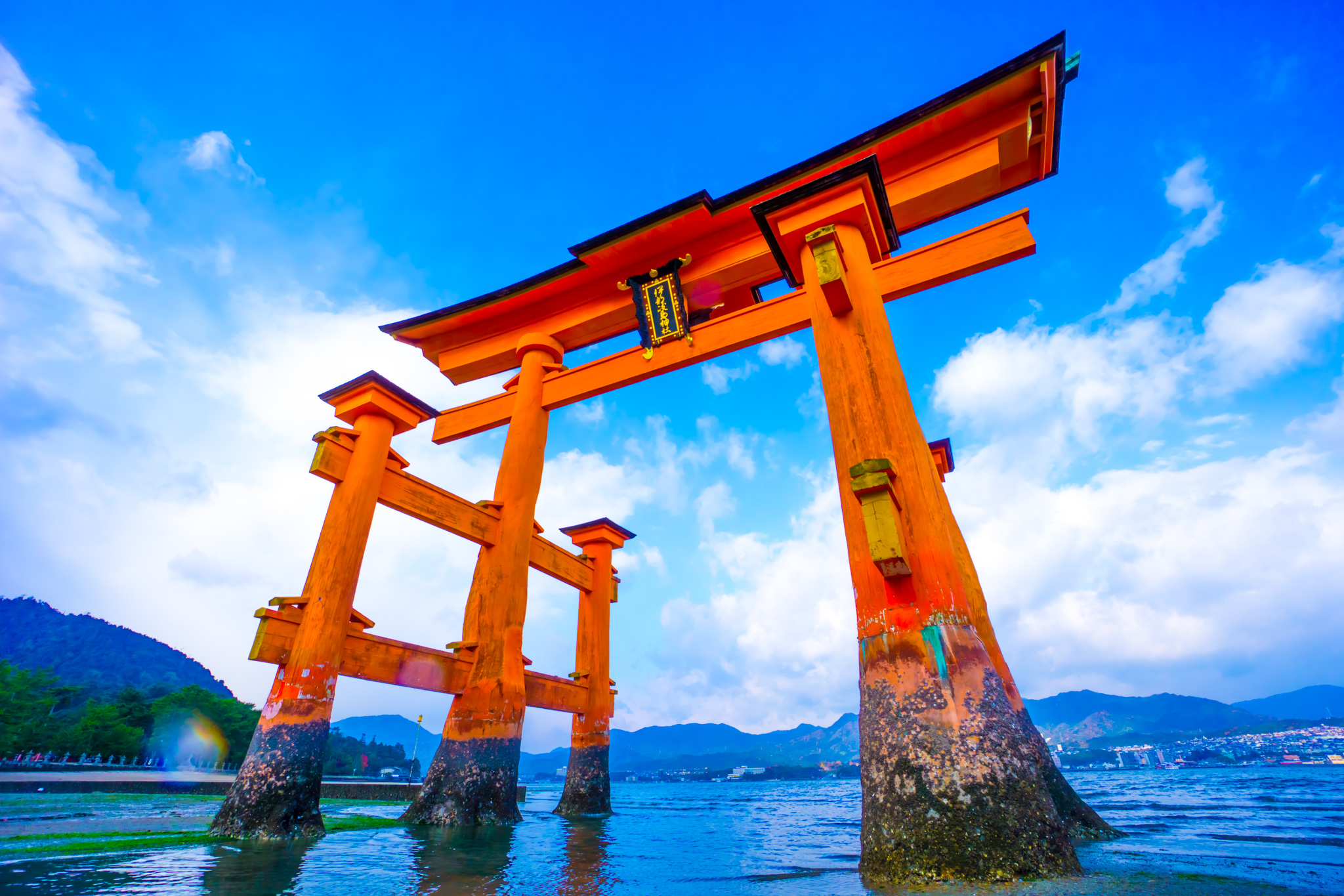 itsukushima shrine low tide featured image